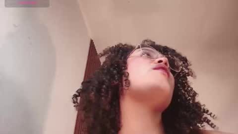 scarlet_veil online show from 5, 1, 2026