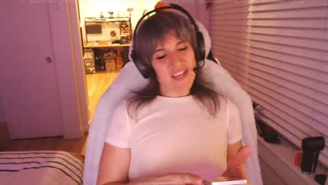 Snapshot of scarletbrainrot chatting on 8, 12, 2024 scarlet3 online show from 8, 12, 2024
