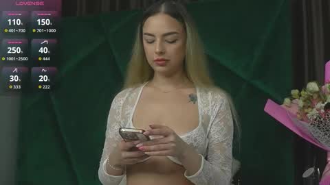 Snapshot of scarletcoles chatting on 19, 9, 2025 Scarlet online show from 19, 9, 2025