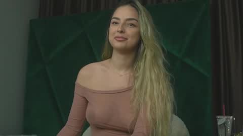 Snapshot of scarletcoles chatting on 22, 9, 2025 Scarlet online show from 22, 9, 2025