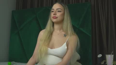 Snapshot of scarletcoles chatting on 25, 9, 2025 Scarlet online show from 25, 9, 2025