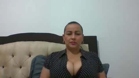 Snapshot of scarletglow1 chatting on 9, 11, 2025 scarletglow1 online show from 9, 11, 2025