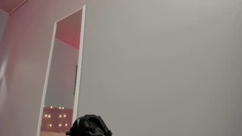 Scarlet  online show from 17, 6, 2026