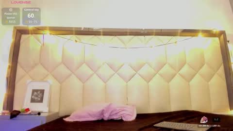 scarlethbigbug online show from 24, 3, 2026