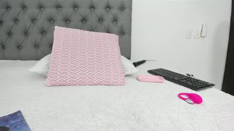 Snapshot of scarlethxs chatting on 9, 4, 2026 SOFI online show from 9, 4, 2026