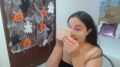 Snapshot of scarletlevis chatting on 17, 10, 2025 scarlet  online show from 17, 10, 2025
