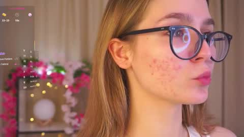 Snapshot of scarletliips chatting on 14, 12, 2025 Maria online show from 14, 12, 2025