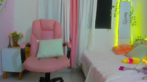 Snapshot of scarletliz chatting on 17, 12, 2024 Scarletliz online show from 17, 12, 2024
