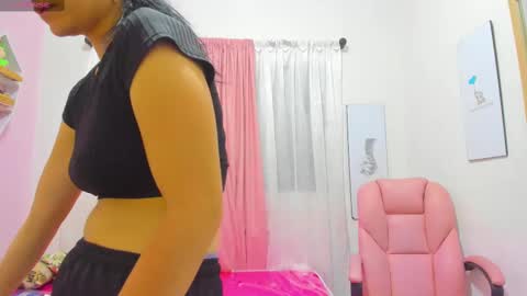 Snapshot of scarletliz chatting on 17, 2, 2025 Scarletliz online show from 17, 2, 2025