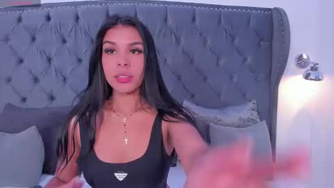 Snapshot of scarlett_bunnyy chatting on 8, 10, 2025 online show from 8, 10, 2025