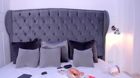 Snapshot of scarlett_bunnyy chatting on 16, 10, 2025 online show from 16, 10, 2025