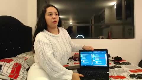 Scarlett and Jazmin online show from 1, 2, 2025