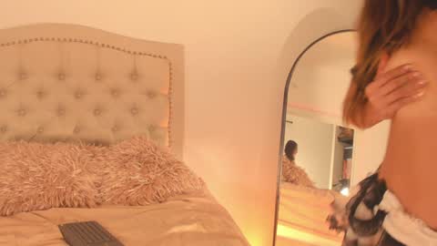 Scarlett Grand online show from 2, 2, 2025