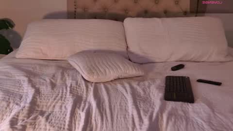 Scarlett Grand online show from 6, 10, 2025