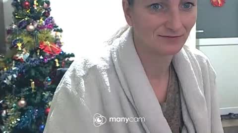 Snapshot of scarlett_queen01 chatting on 8, 1, 2025 scarlett_queen01 online show from 8, 1, 2025