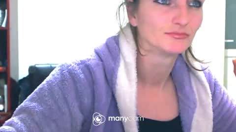 Snapshot of scarlett_queen01 chatting on 7, 2, 2025 scarlett_queen01 online show from 7, 2, 2025