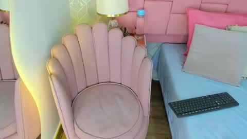 scarlett_vixen7 online show from 1, 12, 2025