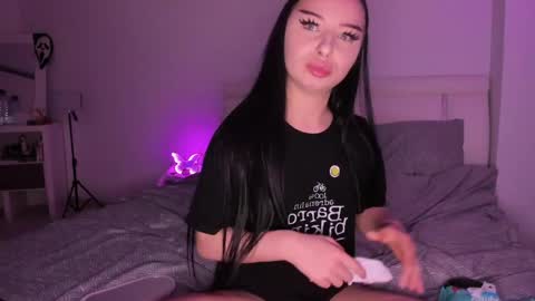 scarlettjakobs online show from 9, 5, 2026