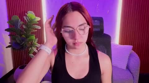 Snapshot of scarlettvg chatting on 17, 12, 2025 scarlett online show from 17, 12, 2025