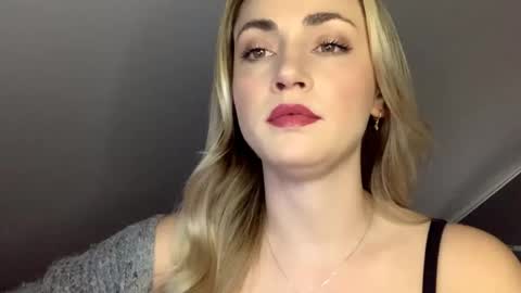 ScarlettxBlonde online show from 13, 5, 2026