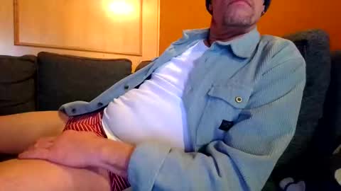 Snapshot of schmuhbaer1 chatting on 16, 12, 2025 schmuhbaer1 online show from 16, 12, 2025