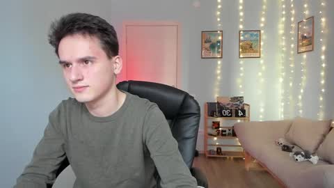 Thomas brunette and Alex blond online show from 17, 12, 2024