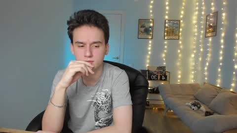 Thomas brunette and Alex blond online show from 25, 12, 2024