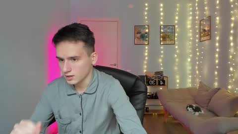 Thomas brunette and Alex blond online show from 6, 1, 2025