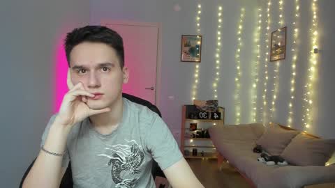 Thomas brunette and Alex blond online show from 10, 1, 2025