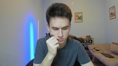 Thomas brunette and Alex blond online show from 28, 1, 2025