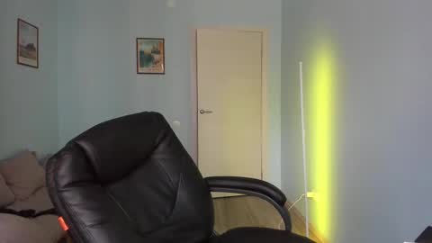 Thomas brunette and Alex blond online show from 2, 3, 2025