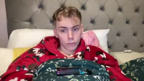 Snapshot of scottish_twink01 chatting on 5, 12, 2024 danny online show from 5, 12, 2024