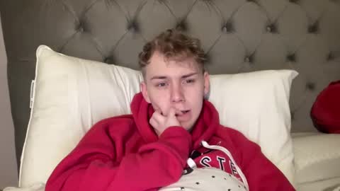 Snapshot of scottish_twink01 chatting on 17, 12, 2024 danny online show from 17, 12, 2024