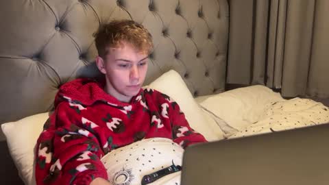 Snapshot of scottish_twink01 chatting on 28, 12, 2024 danny online show from 28, 12, 2024