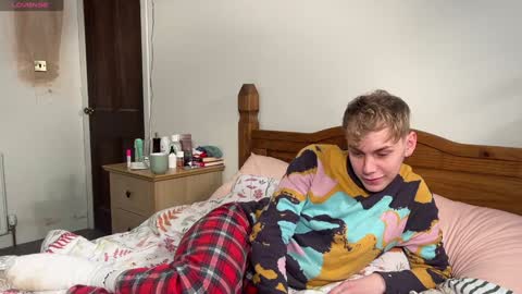 Snapshot of scottish_twink01 chatting on 11, 1, 2025 danny online show from 11, 1, 2025