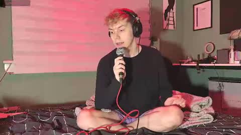 Snapshot of scottish_twink01 chatting on 12, 2, 2025 danny online show from 12, 2, 2025