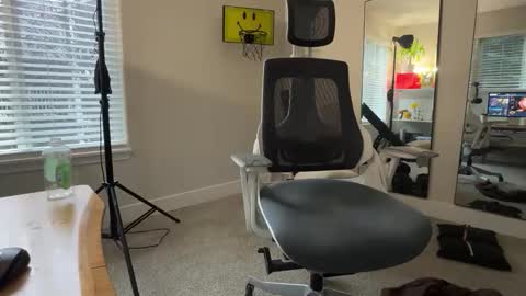 Snapshot of scottybeam chatting on 4, 12, 2025 Scotty online show from 4, 12, 2025