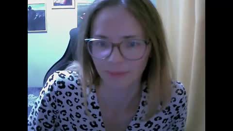 Snapshot of sea_dream chatting on 3, 10, 2025 SEA Dream online show from 3, 10, 2025