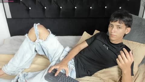 Snapshot of sebas_cat chatting on 6, 5, 2026 Sebastian Alvarez online show from 6, 5, 2026