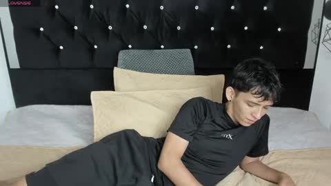 Snapshot of sebas_cat chatting on 8, 5, 2026 Sebastian Alvarez online show from 8, 5, 2026