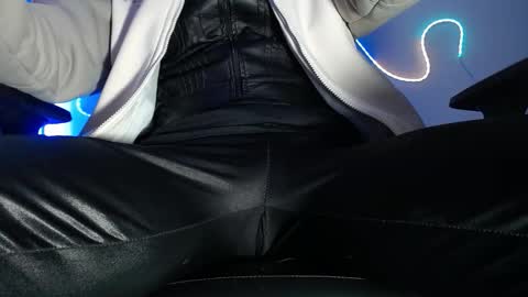 Snapshot of sebastian_025 chatting on 24, 11, 2025 Sebastian online show from 24, 11, 2025