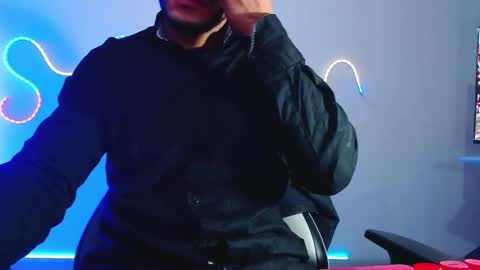 Snapshot of sebastian_025 chatting on 18, 12, 2025 Sebastian online show from 18, 12, 2025