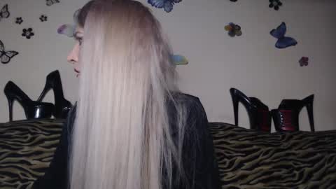 Snapshot of secoiya chatting on 31, 3, 2026 Emily online show from 31, 3, 2026