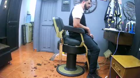 Snapshot of secrets_of_the_barber chatting on 21, 2, 2025 the Barber online show from 21, 2, 2025