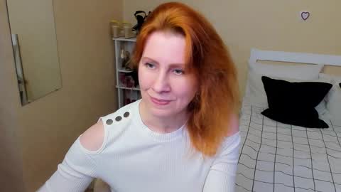 Snapshot of seductive_foxy_ chatting on 27, 9, 2025 seductive_foxy_ online show from 27, 9, 2025