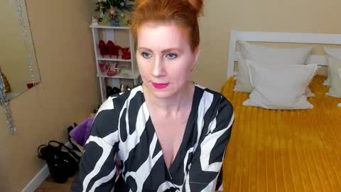 Snapshot of seductive_foxy_ chatting on 17, 12, 2025 seductive_foxy_ online show from 17, 12, 2025