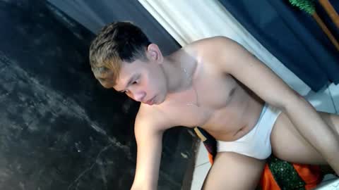 Snapshot of seductive_maxxx chatting on 23, 4, 2026 Max online show from 23, 4, 2026