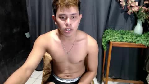 Snapshot of seductive_maxxx chatting on 27, 4, 2026 Max online show from 27, 4, 2026