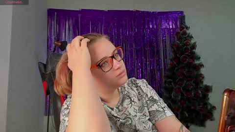 seductive_she_wolf online show from 6, 12, 2024