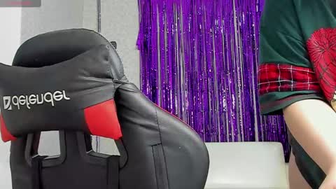 seductive_she_wolf online show from 8, 12, 2024